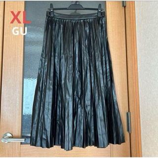 ジーユー(GU)の【GU】フェイクレザープリーツスカート  XL(ロングスカート)