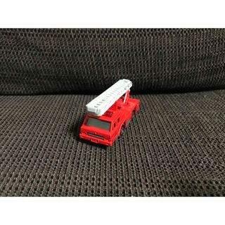 タカラトミー(Takara Tomy)のトミカ No.22 ディーゼル はしご付消防車 中国製(ミニカー)