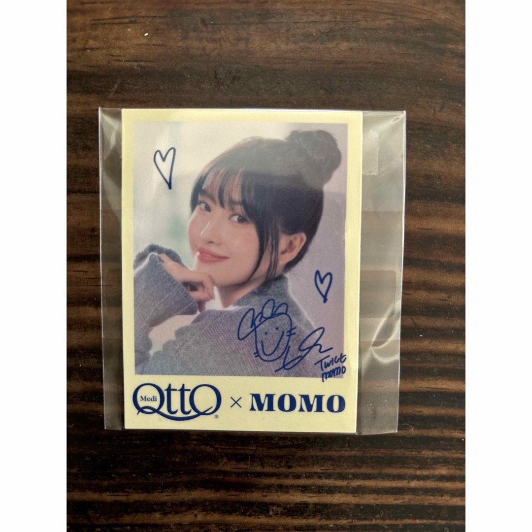 TWICE(トゥワイス)の《TWICE》  MOMOステッカー エンタメ/ホビーのタレントグッズ(アイドルグッズ)の商品写真