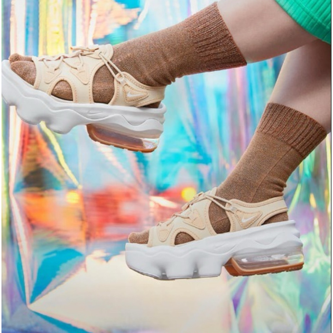 NIKE(ナイキ)のナイキ エアマックスココ サンダル ベージュ ココ  KOKO NIKE 23 レディースの靴/シューズ(サンダル)の商品写真