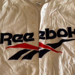 リーボック(Reebok)のリーボックのベースボールシャツです。綺麗に梱包📦して配送します。(シャツ)