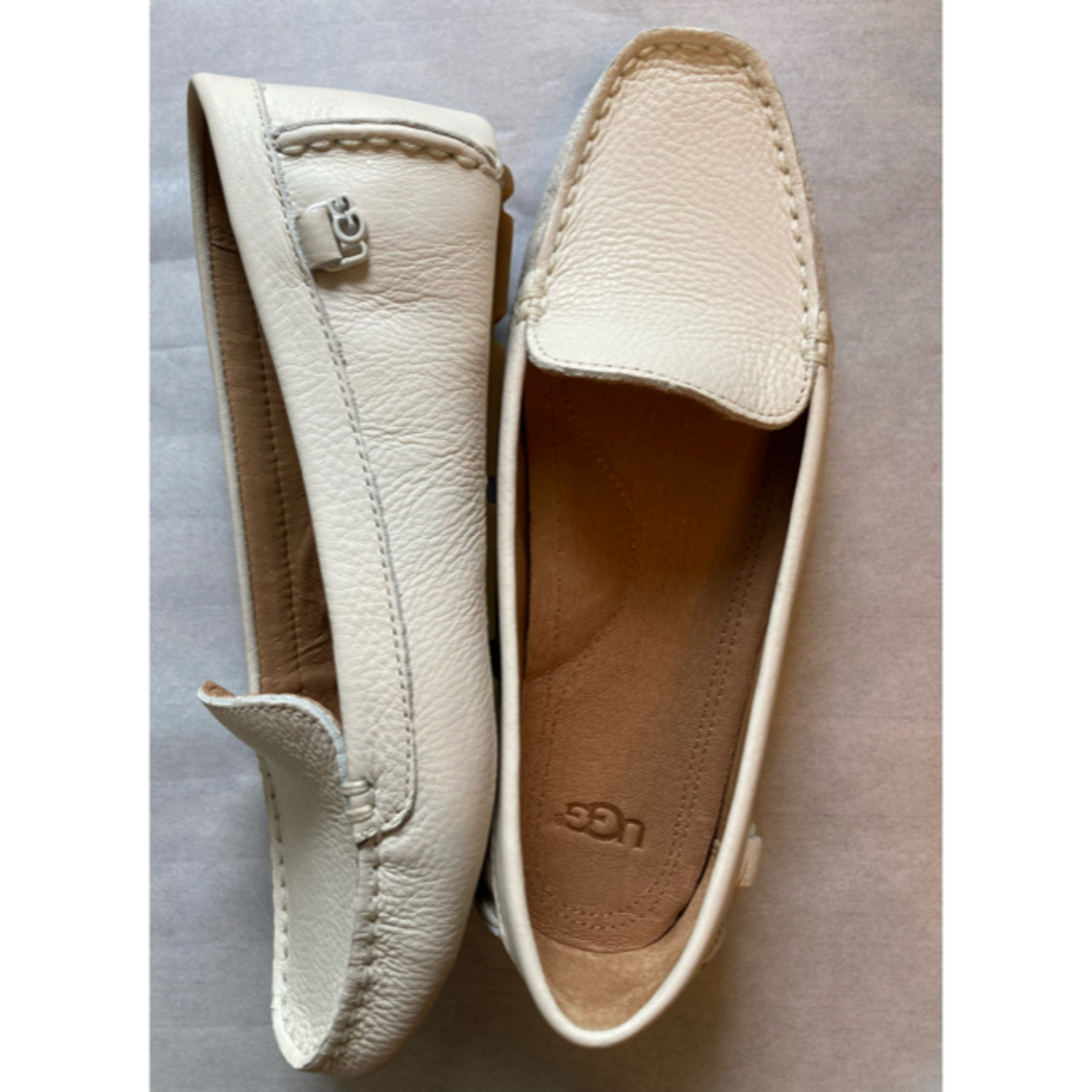 UGG(アグ)のＵＧＧ　フラットシューズ　新品22cmから22.5cm レディースの靴/シューズ(スリッポン/モカシン)の商品写真
