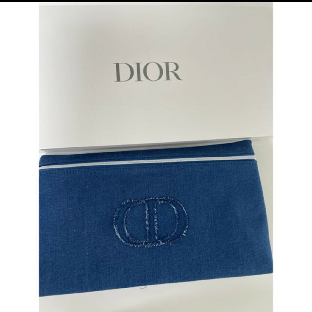 Christian Dior(クリスチャンディオール)の新品未使用品　DIOR　ディオール　ロゴ入りデニムポーチ　大容量 レディースのファッション小物(ポーチ)の商品写真