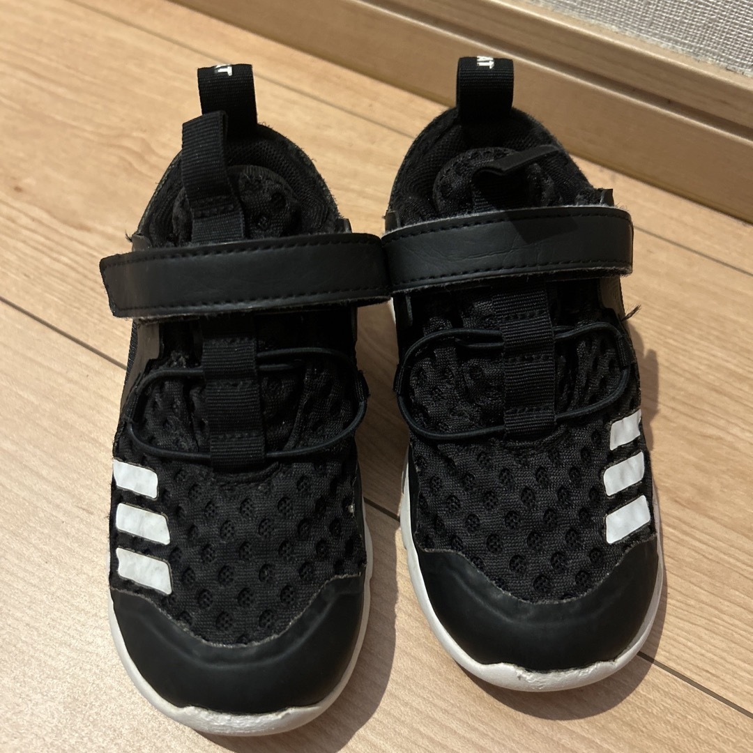 adidas(アディダス)のadidasシューズ キッズ/ベビー/マタニティのキッズ靴/シューズ(15cm~)(スニーカー)の商品写真