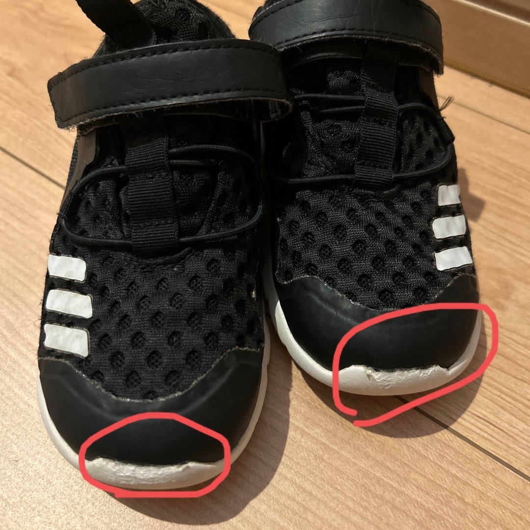 adidas(アディダス)のadidasシューズ キッズ/ベビー/マタニティのキッズ靴/シューズ(15cm~)(スニーカー)の商品写真