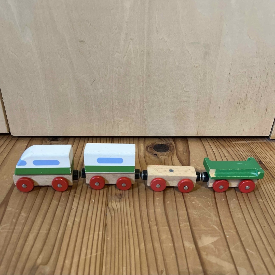 BRIO(ブリオ)の木製の列車や車　レール　ブリオのまとめ キッズ/ベビー/マタニティのおもちゃ(電車のおもちゃ/車)の商品写真