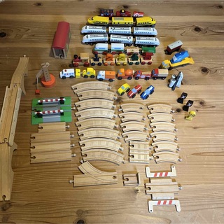ブリオ(BRIO)の木製の列車や車　レール　ブリオのまとめ(電車のおもちゃ/車)