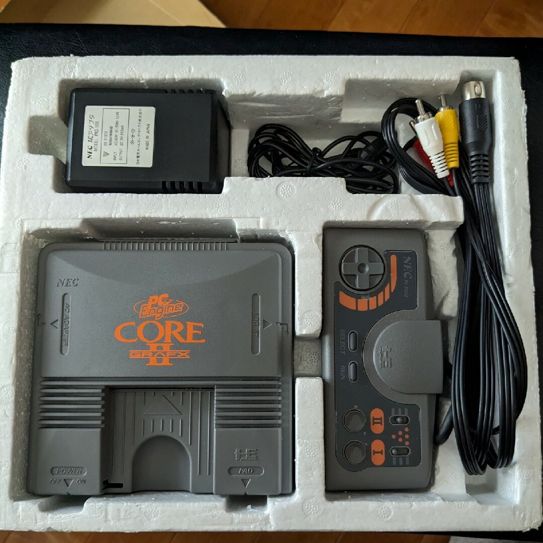 NEC(エヌイーシー)の【希少】NEC PCengine CORE GRAFXⅡ 本体【箱付き】 エンタメ/ホビーのゲームソフト/ゲーム機本体(家庭用ゲーム機本体)の商品写真