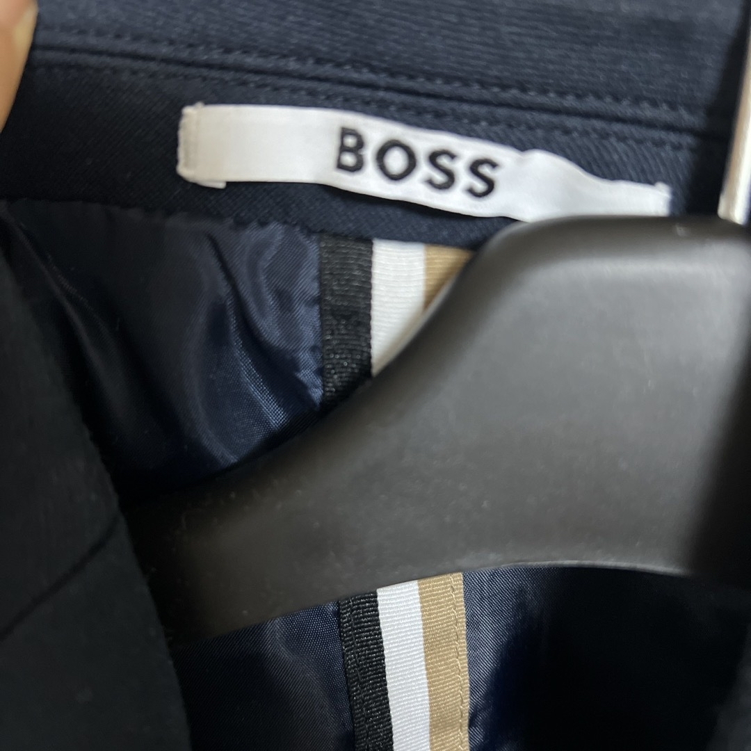 BOSS(ボス)のBOSS キッズスーツ　130サイズ キッズ/ベビー/マタニティのキッズ服男の子用(90cm~)(ドレス/フォーマル)の商品写真
