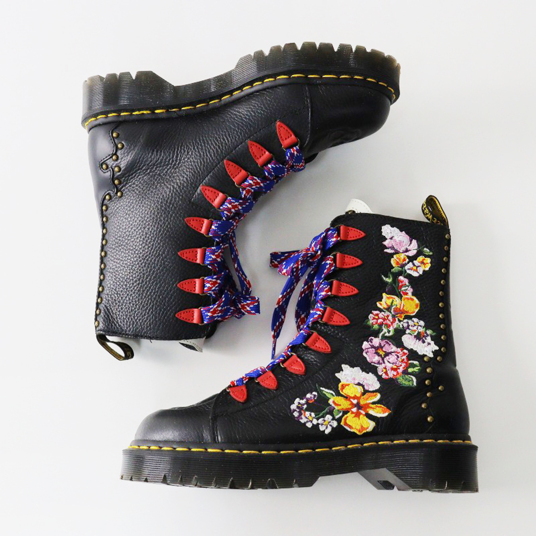 Dr.Martens(ドクターマーチン)の美品 ドクターマーチン Dr.Martens NYBERG 高級フラワー刺繍スカルエンボスナッパレザー8ホールブーツ UK6/純正紐替【2400013774956】 レディースの靴/シューズ(ブーツ)の商品写真