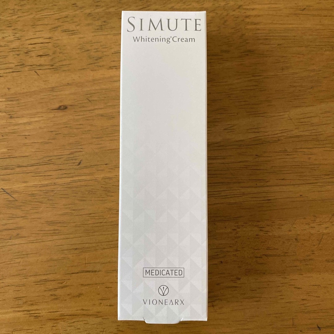 SIMUTE  薬用美白クリーム　30g  コスメ/美容のスキンケア/基礎化粧品(フェイスクリーム)の商品写真