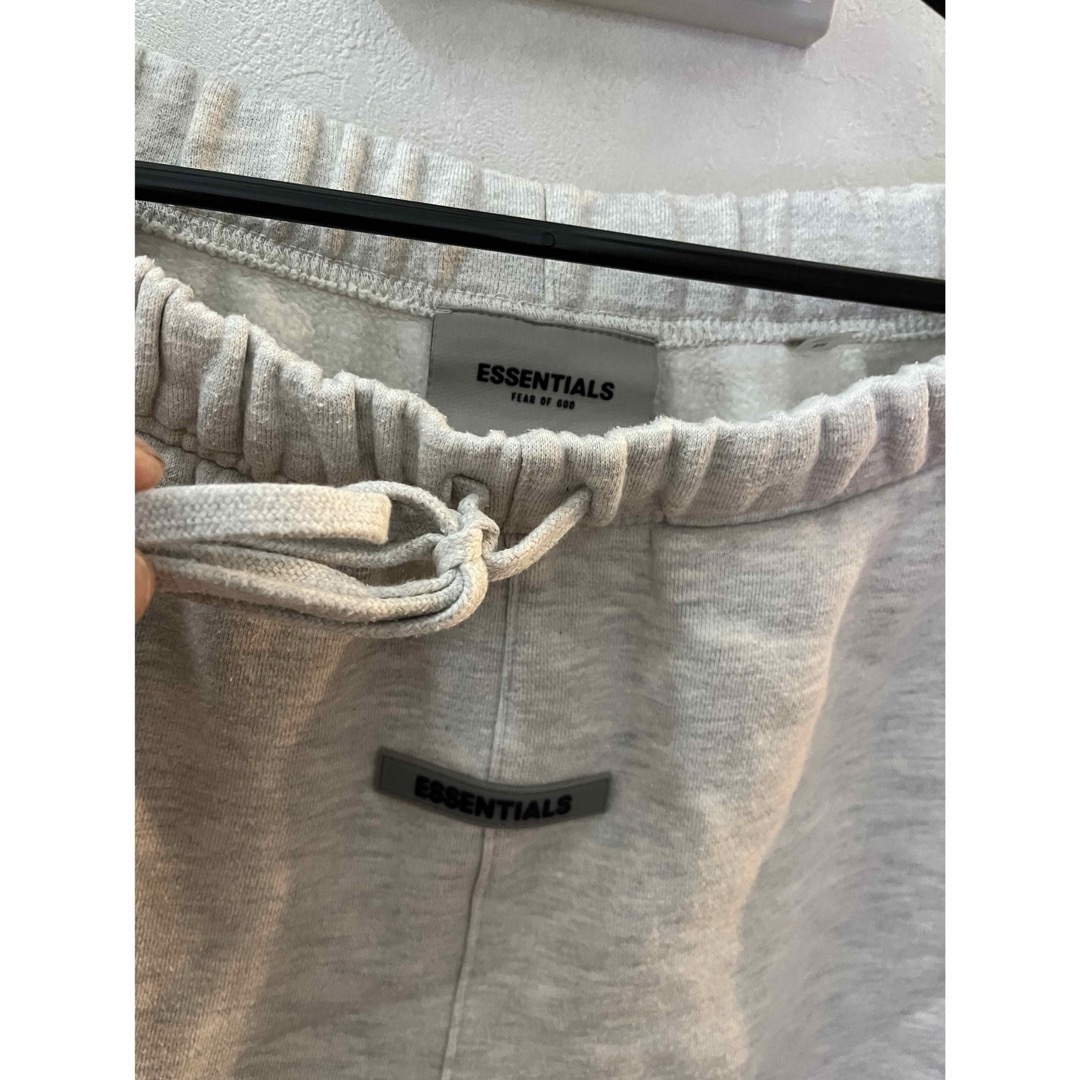 FEAR OF GOD(フィアオブゴッド)のエッセンシャルズ　Mサイズ メンズのパンツ(その他)の商品写真