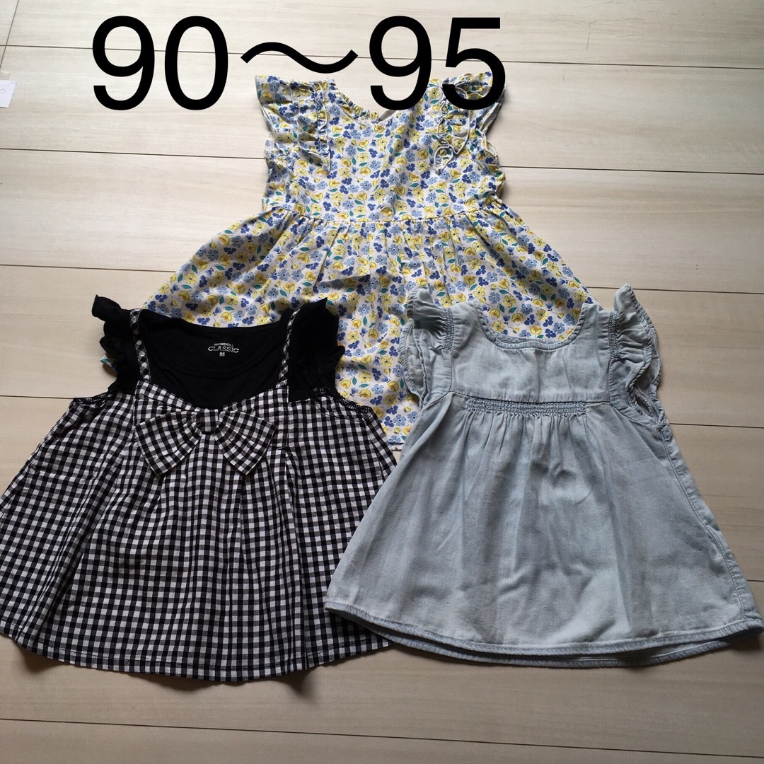 babyGAP(ベビーギャップ)のTシャツ　ワンピース　90  95 セット キッズ/ベビー/マタニティのキッズ服女の子用(90cm~)(Tシャツ/カットソー)の商品写真