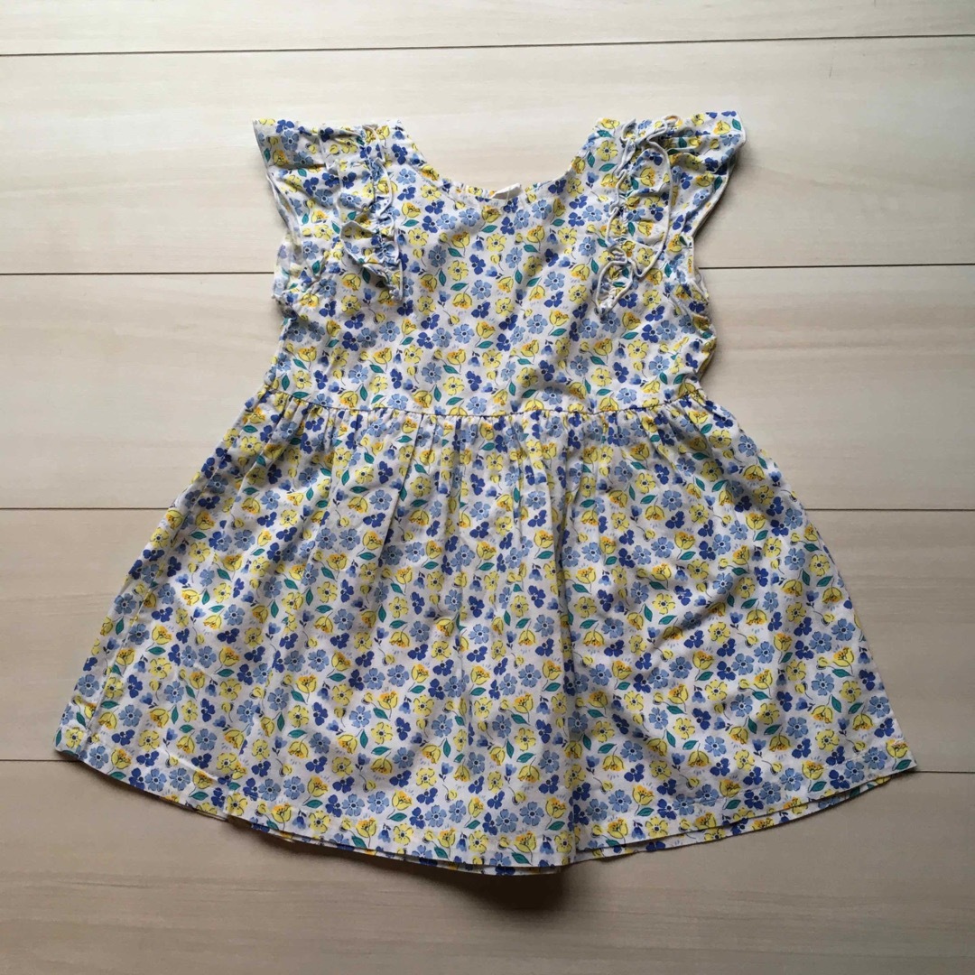 babyGAP(ベビーギャップ)のTシャツ　ワンピース　90  95 セット キッズ/ベビー/マタニティのキッズ服女の子用(90cm~)(Tシャツ/カットソー)の商品写真