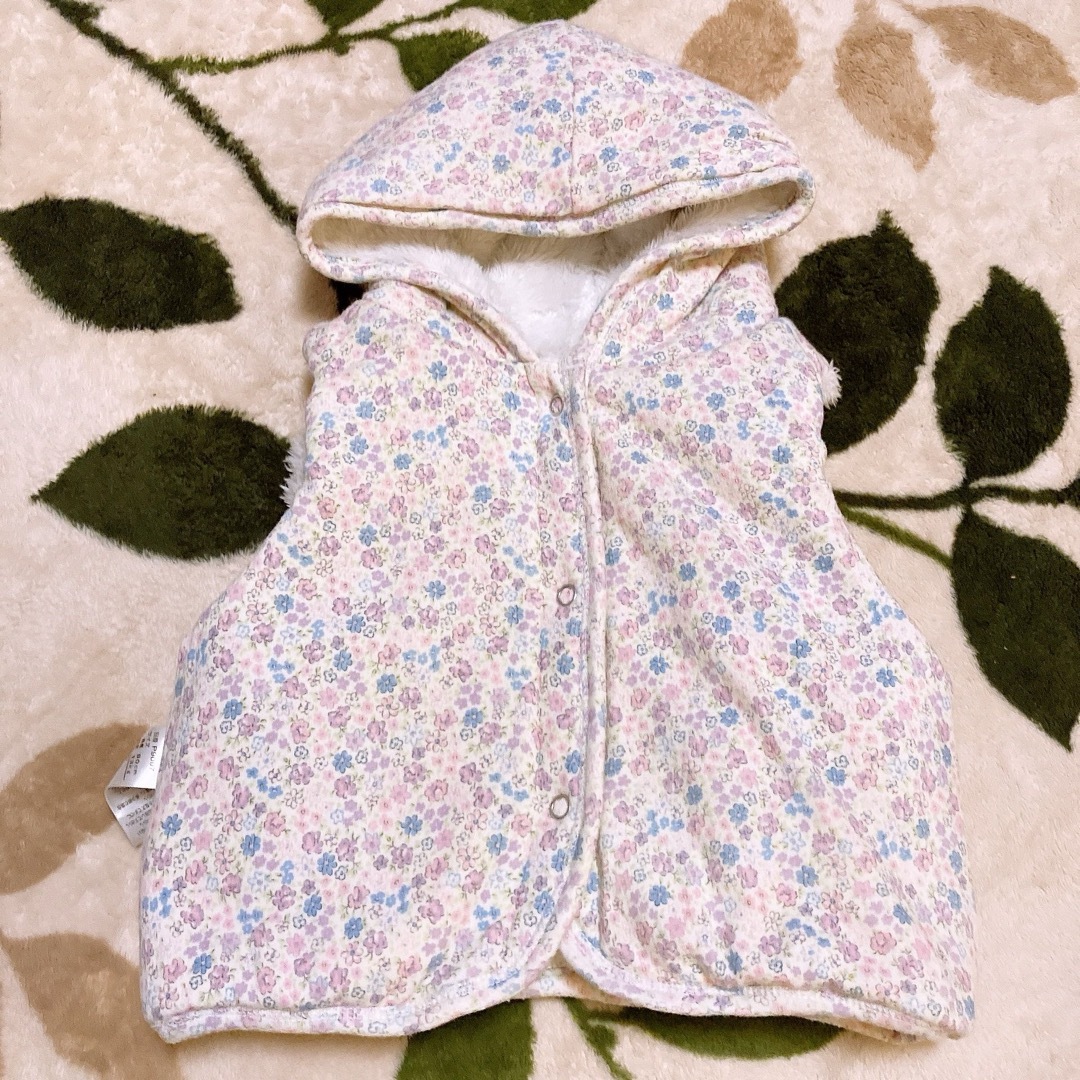 Nishiki Baby(ニシキベビー)のリバーシブル　うさぎのふわふわベスト　パーカー　90 キッズ/ベビー/マタニティのキッズ服女の子用(90cm~)(ジャケット/上着)の商品写真