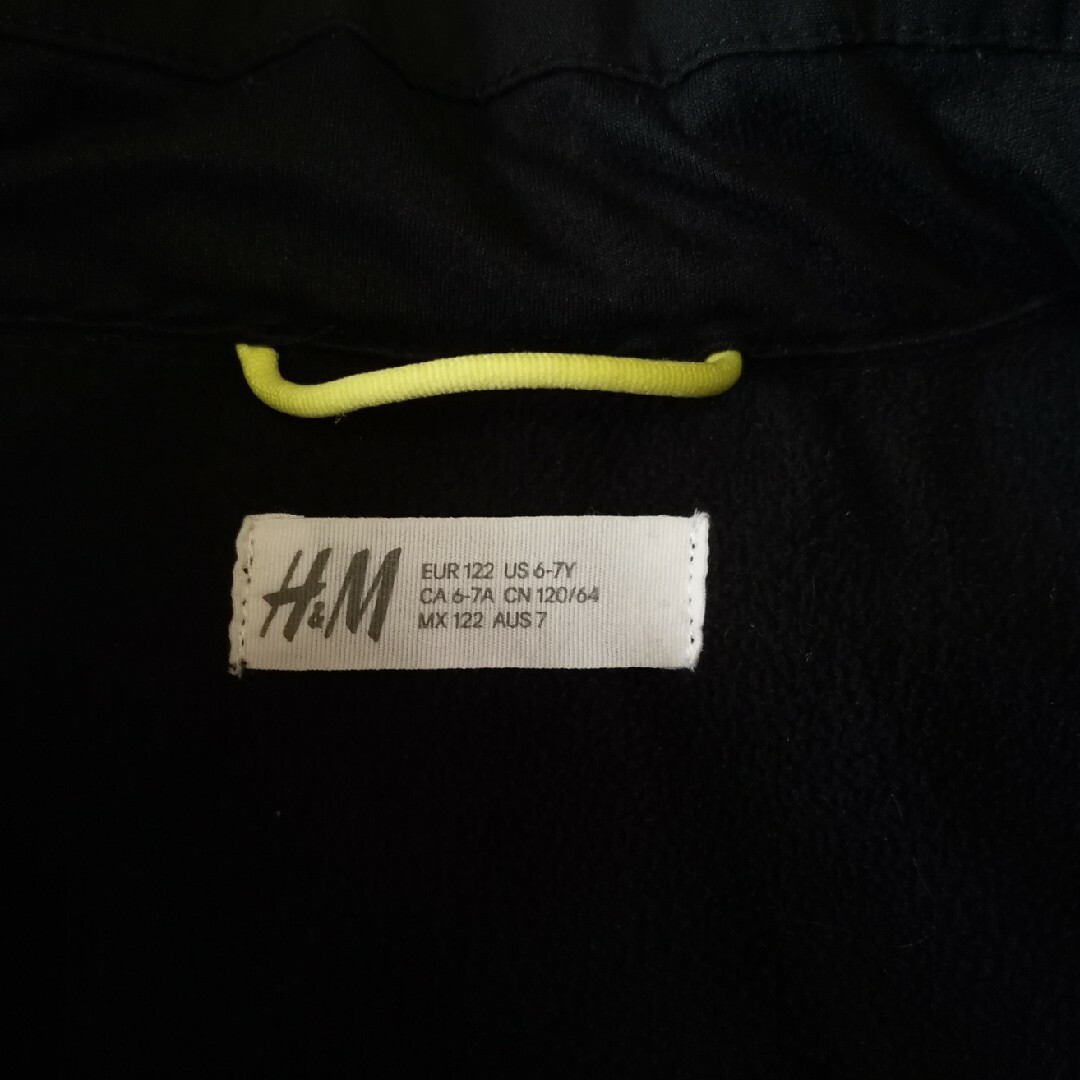 H&M(エイチアンドエム)のH&M ソフトシェル ジャケット 120 キッズ/ベビー/マタニティのキッズ服男の子用(90cm~)(ジャケット/上着)の商品写真