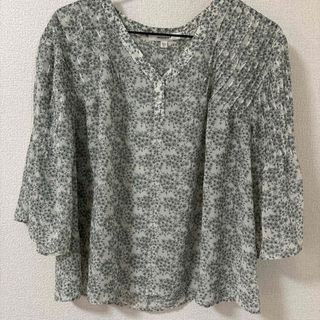 マウジー(moussy)のmoussy 花柄ブラウス(シャツ/ブラウス(長袖/七分))