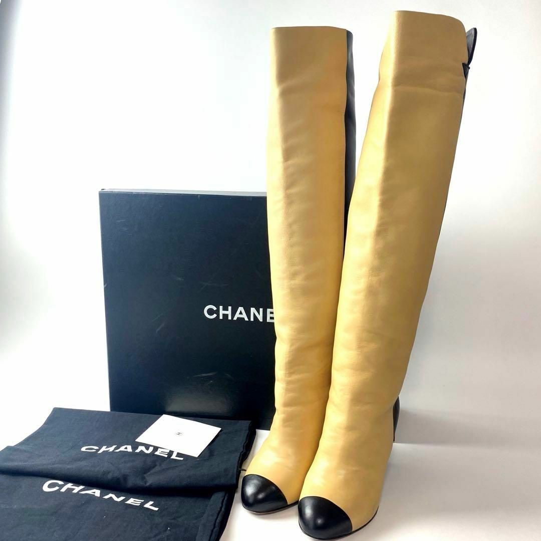 CHANEL(シャネル)のシャネル CHANEL ロングブーツ ココマーク ココマーク バイカラー レディースの靴/シューズ(ブーツ)の商品写真