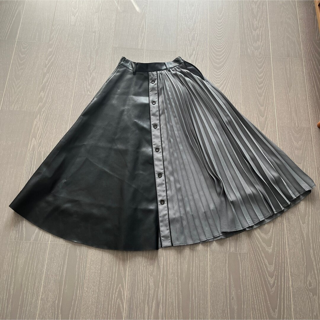 CPCM(シーピーシーエム)のフェイクレザープリーツ切替SK2 レディースのスカート(ロングスカート)の商品写真