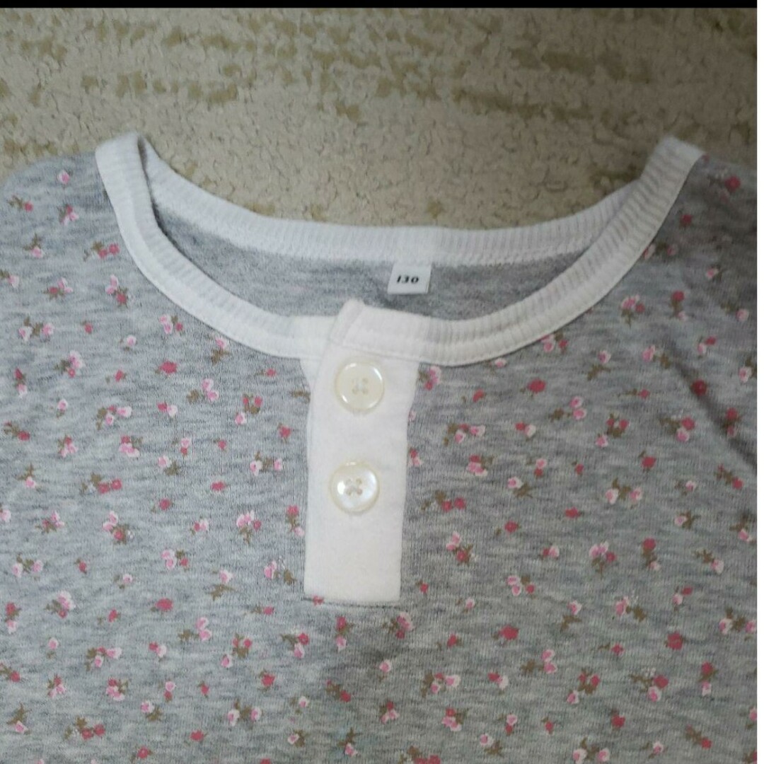 MUJI (無印良品)(ムジルシリョウヒン)の花柄長袖トップス女の子130 キッズ/ベビー/マタニティのキッズ服女の子用(90cm~)(Tシャツ/カットソー)の商品写真