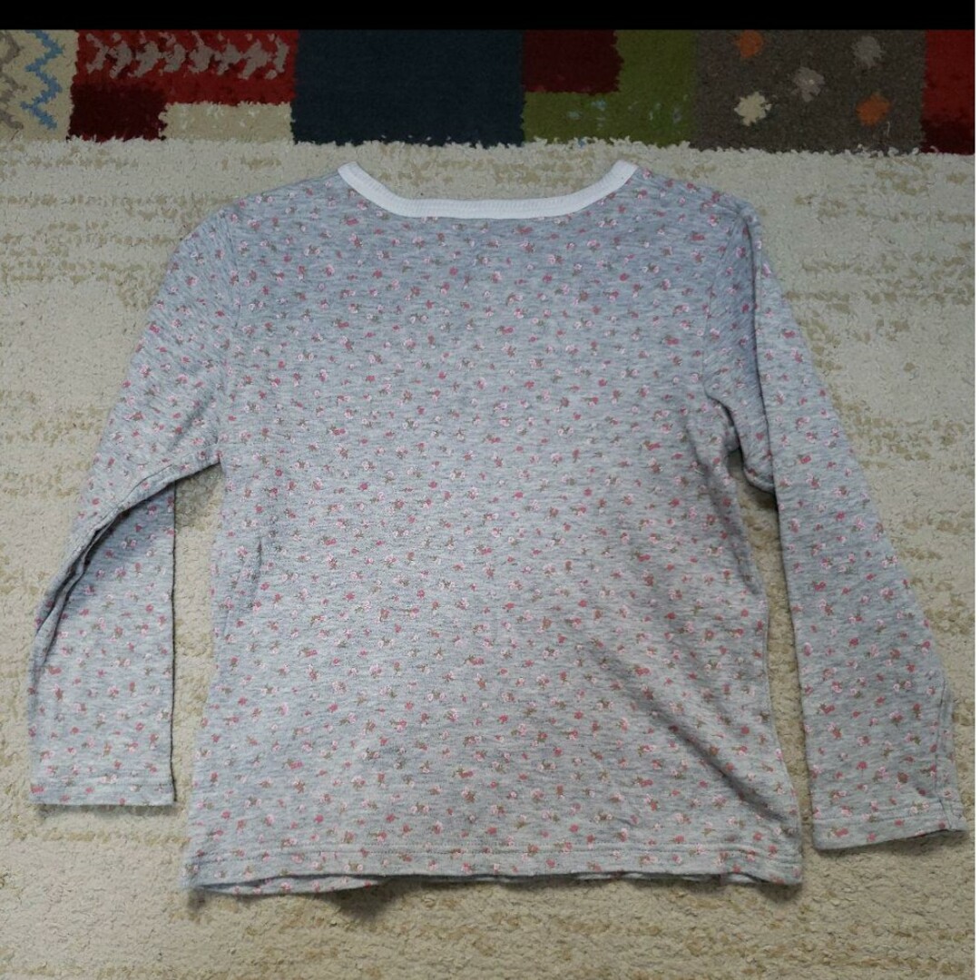 MUJI (無印良品)(ムジルシリョウヒン)の花柄長袖トップス女の子130 キッズ/ベビー/マタニティのキッズ服女の子用(90cm~)(Tシャツ/カットソー)の商品写真
