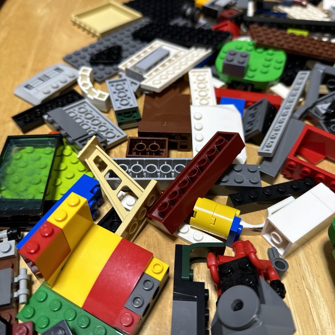 Lego(レゴ)のレゴ（lego）675g！まとめ売り 0.67kg　基本ブロック大量　中古 キッズ/ベビー/マタニティのおもちゃ(知育玩具)の商品写真