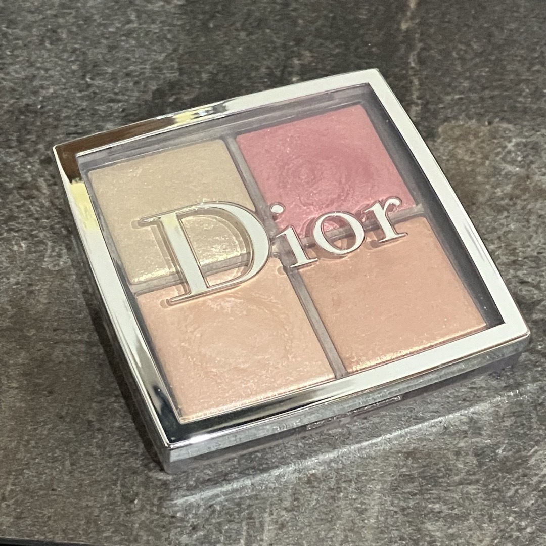 Christian Dior(クリスチャンディオール)のディオール バックステージ フェイス グロウ パレット004 ローズ ゴールド コスメ/美容のベースメイク/化粧品(フェイスカラー)の商品写真
