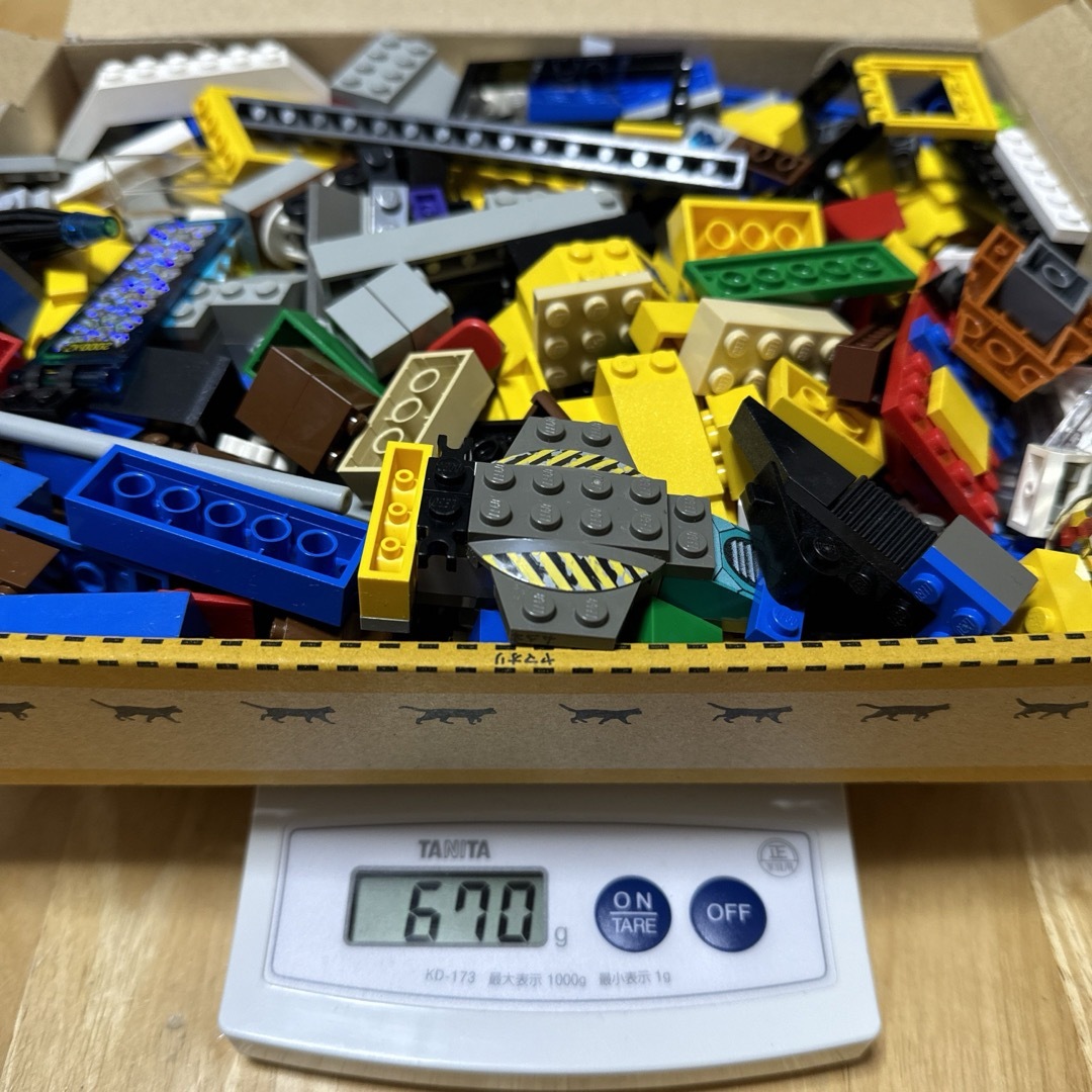 Lego(レゴ)のレゴ（lego）670g！まとめ売り 0.67kg　基本ブロック大量　中古 キッズ/ベビー/マタニティのおもちゃ(知育玩具)の商品写真