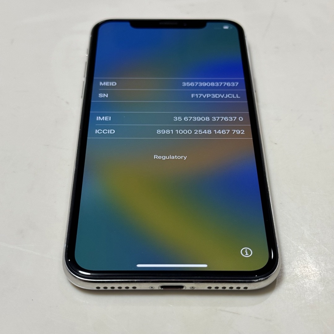 iPhone(アイフォーン)のiPhone X 64GB シルバー SIMフリー スマホ/家電/カメラのスマートフォン/携帯電話(スマートフォン本体)の商品写真