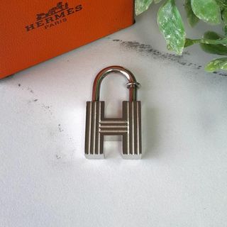 エルメス(Hermes)の美品❣ カデナ Ｈモチーフ 2000年限定 シルバー(その他)