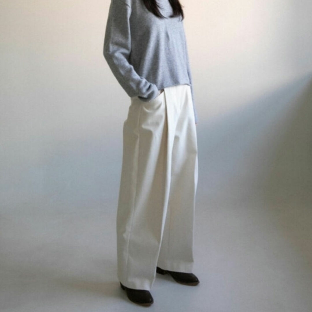 OHOTORO(オオトロ)の<ohotoro> Brushed Horizon Pants Ivory　S レディースのパンツ(カジュアルパンツ)の商品写真