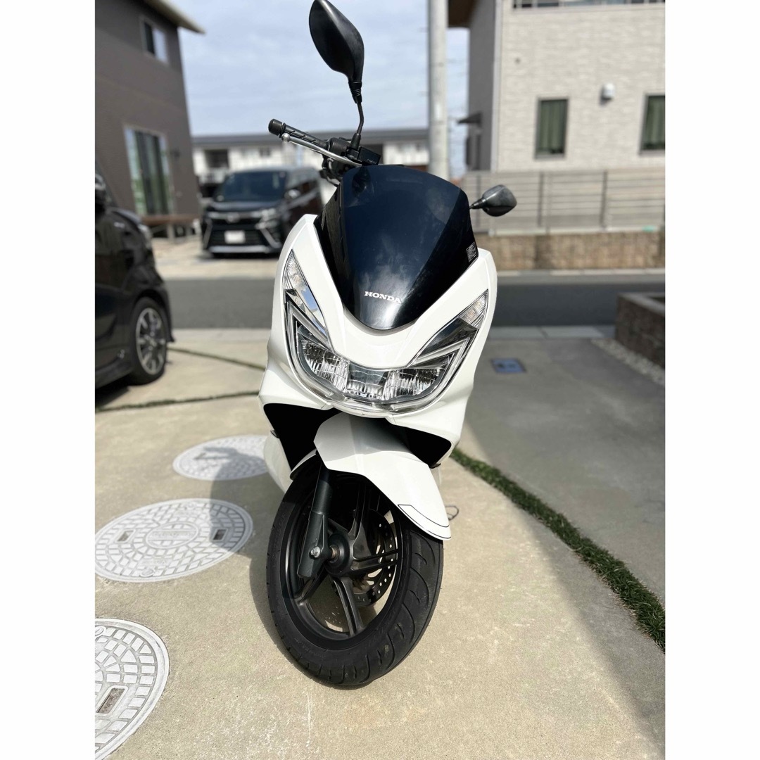 ホンダ(ホンダ)のホンダ　HONDA PCX125 JF56 ホワイト 自動車/バイクのバイク(車体)の商品写真