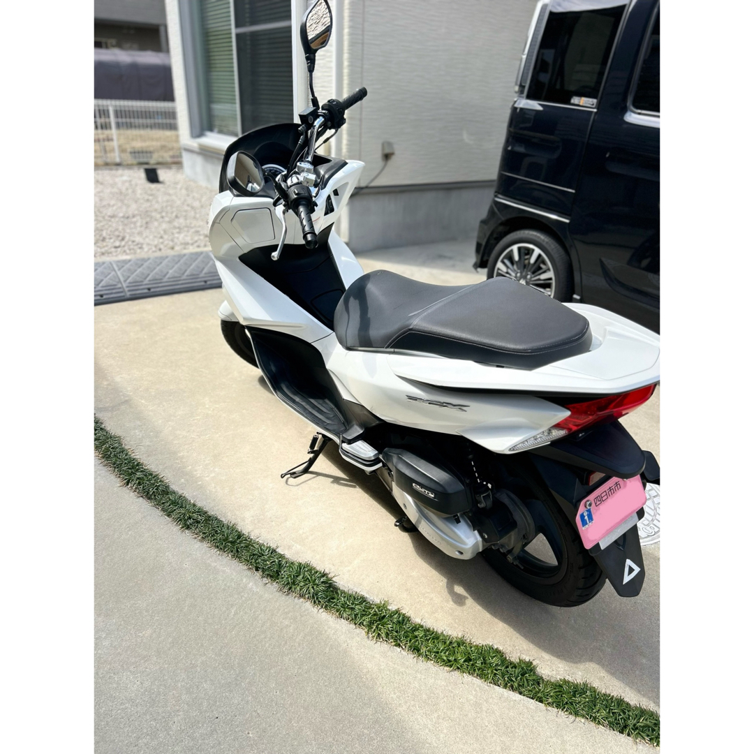 ホンダ(ホンダ)のホンダ　HONDA PCX125 JF56 ホワイト 自動車/バイクのバイク(車体)の商品写真