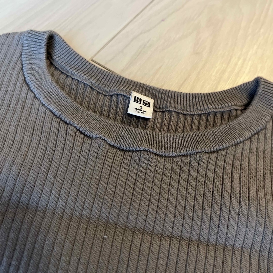 UNIQLO(ユニクロ)の着画追加UNIQLOリブトップスSサイズグレー レディースのトップス(カットソー(半袖/袖なし))の商品写真