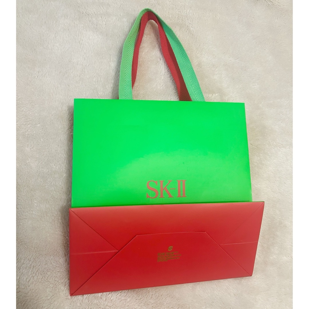 SK-II(エスケーツー)のSK-IIのクリスマス限定紙袋 未使用　自宅保管 レディースのバッグ(ショップ袋)の商品写真