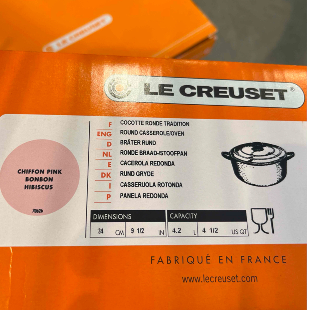 LE CREUSET(ルクルーゼ)の【未使用】Le Creuset/ル・クルーゼ 鍋24㎝ ココット・ロンド ピンク インテリア/住まい/日用品のキッチン/食器(鍋/フライパン)の商品写真