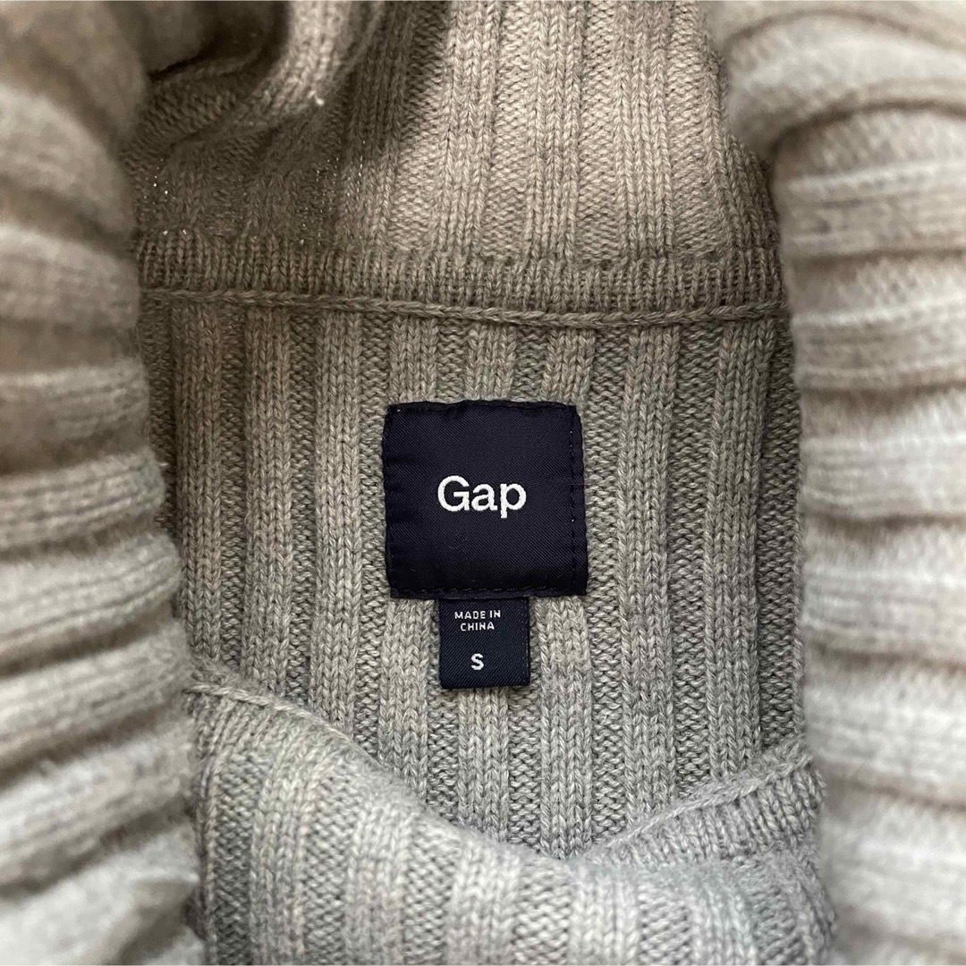 GAP(ギャップ)のGAP タートルネック　グレー　Sサイズ メンズのトップス(ニット/セーター)の商品写真