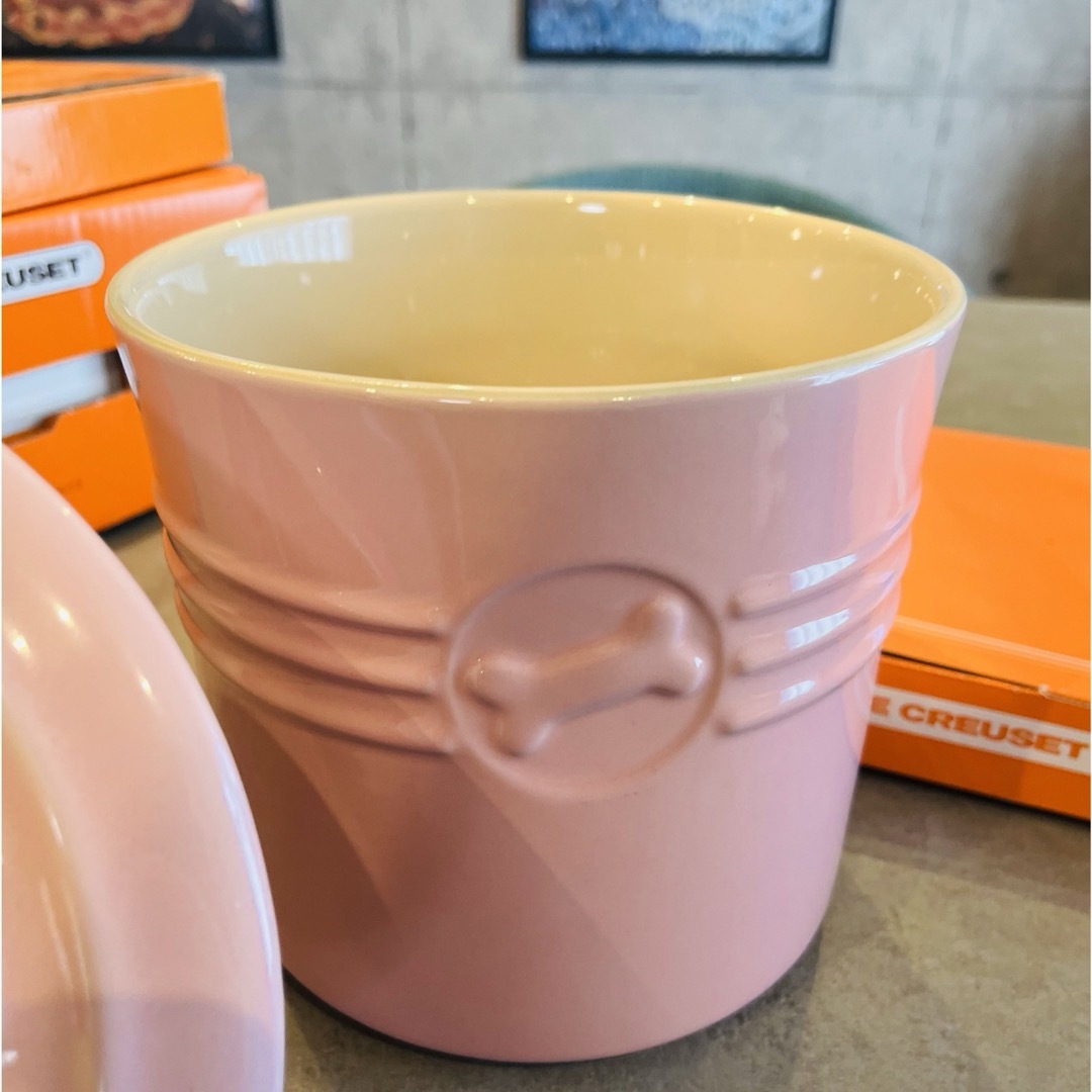 LE CREUSET(ルクルーゼ)の【未使用】Le Creuset/ル・クルーゼ ペットフード・コンテナー ピンク インテリア/住まい/日用品のキッチン/食器(収納/キッチン雑貨)の商品写真