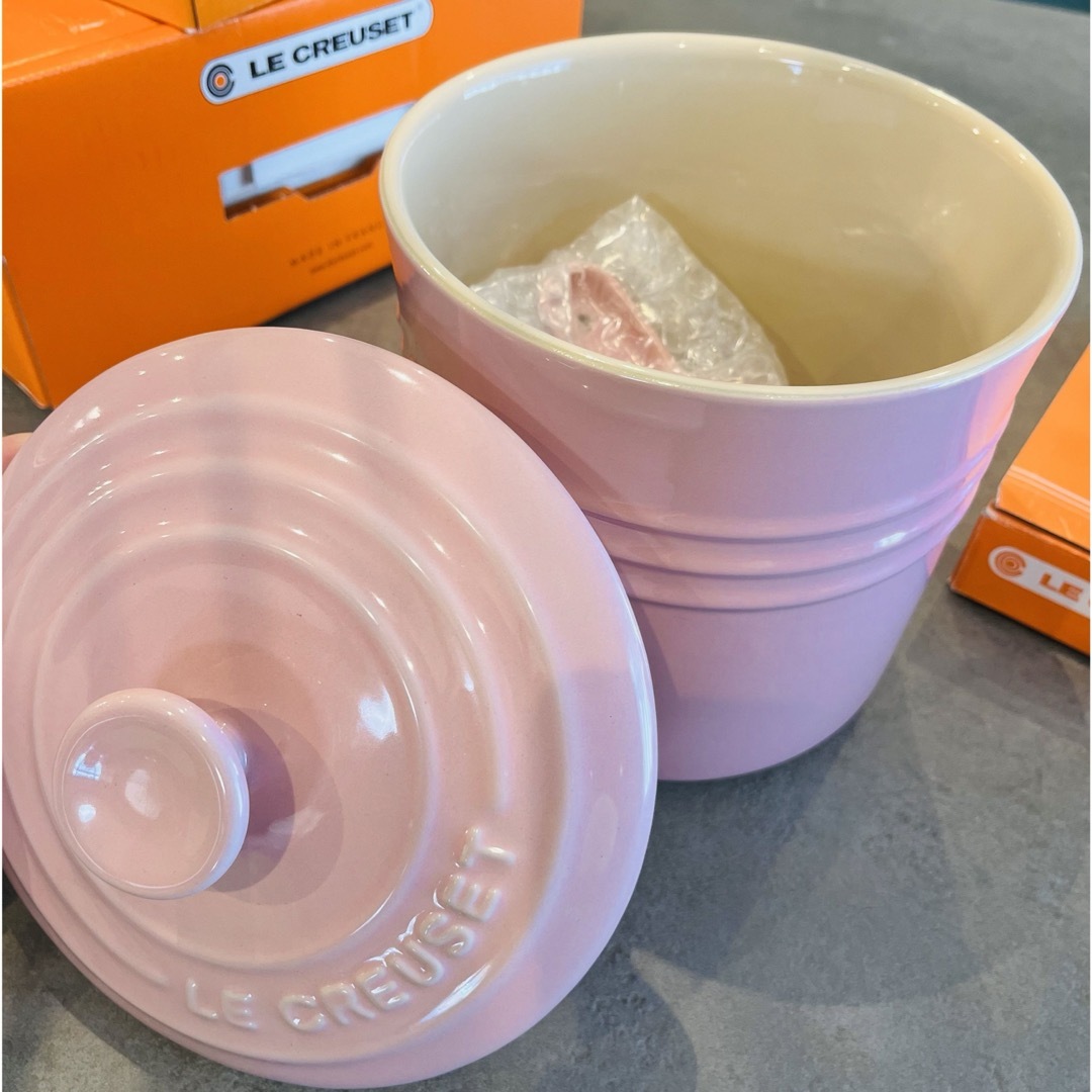 LE CREUSET(ルクルーゼ)の【未使用】Le Creuset/ル・クルーゼ ペットフード・コンテナー ピンク インテリア/住まい/日用品のキッチン/食器(収納/キッチン雑貨)の商品写真