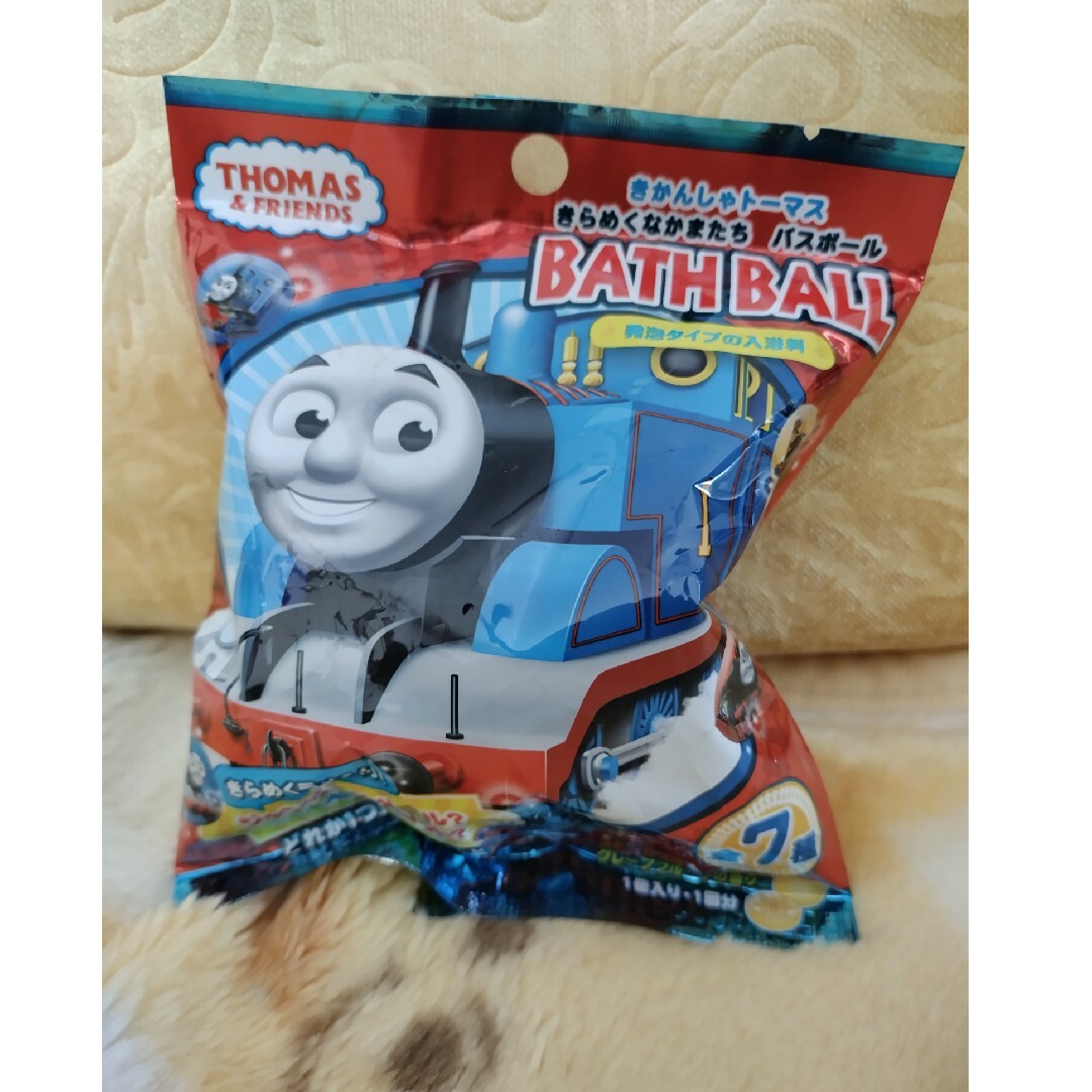 THOMAS(トーマス)のきかんしゃトーマス　バスボール　オマケ付き エンタメ/ホビーのおもちゃ/ぬいぐるみ(キャラクターグッズ)の商品写真