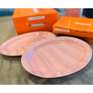 ルクルーゼ(LE CREUSET)の【未使用】Le Creuset/ル・クルーゼ 2枚×30㎝皿 オーバル ピンク(食器)