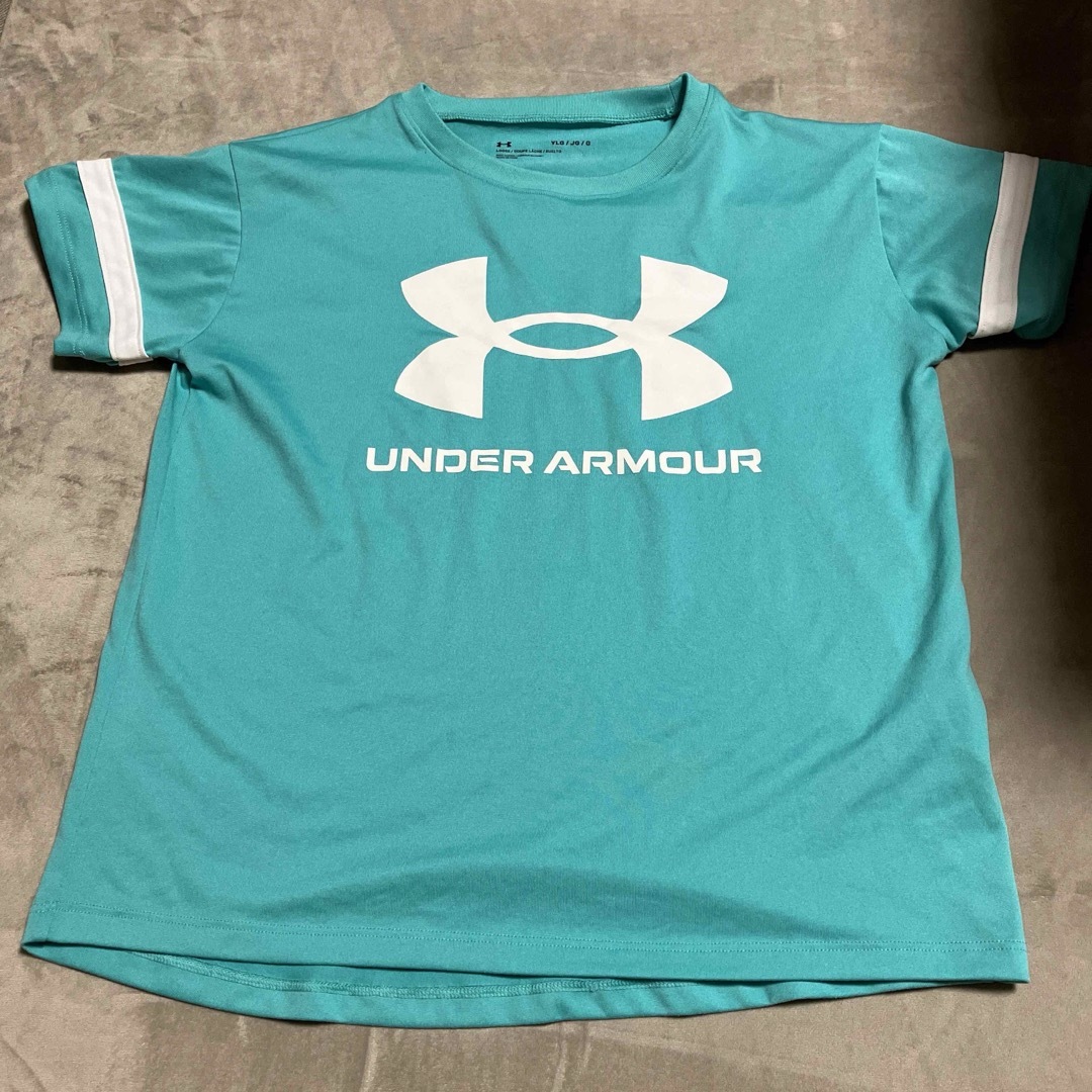 UNDER ARMOUR(アンダーアーマー)のアンダーアーマー　Tシャツ　150 キッズ/ベビー/マタニティのキッズ服女の子用(90cm~)(Tシャツ/カットソー)の商品写真