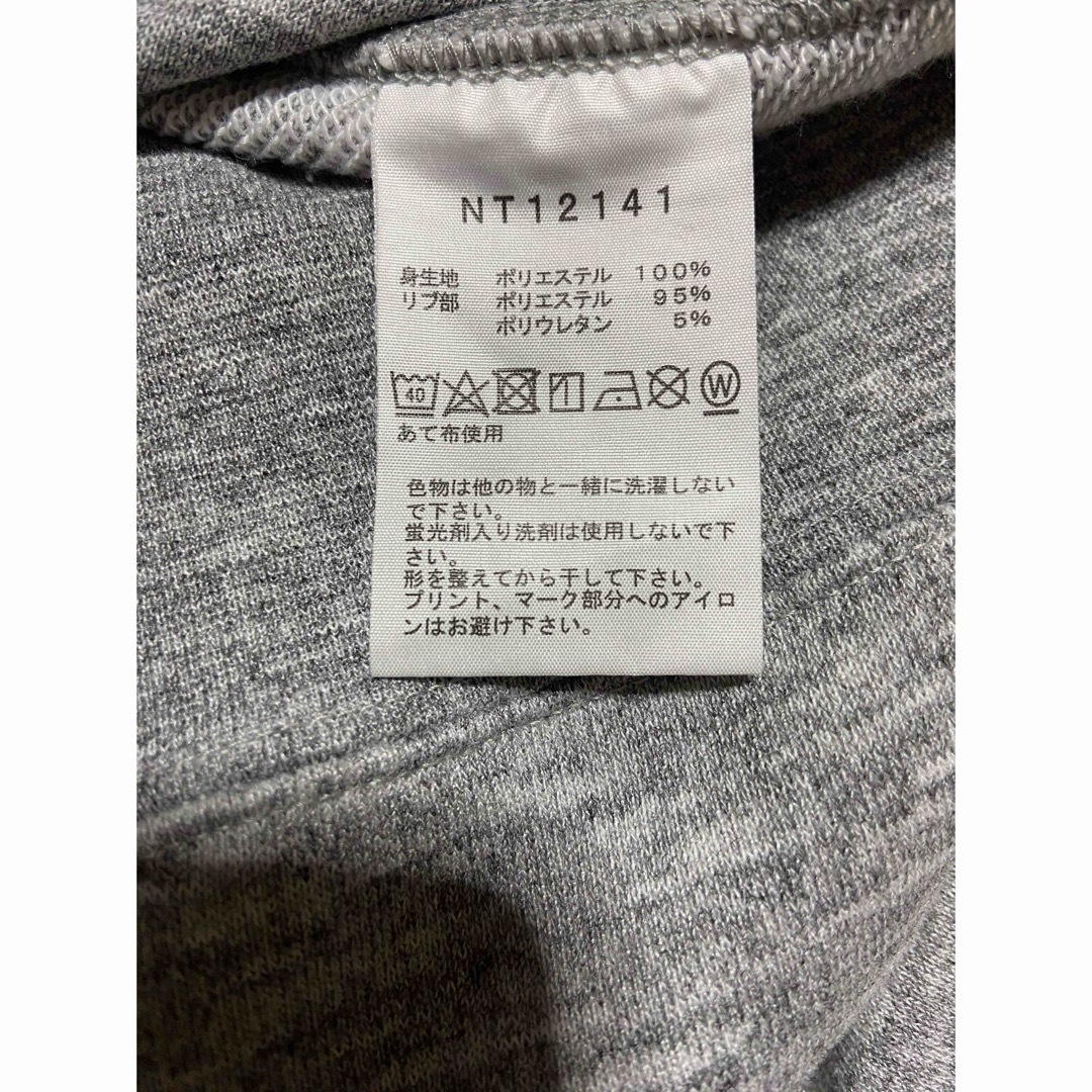 THE NORTH FACE(ザノースフェイス)のノースフェイス　スクエアロゴフーディーNT12141 メンズのトップス(パーカー)の商品写真