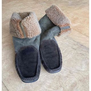 アグ(UGG)のムートンブーツ　カーキ色　本革　美品(ブーツ)