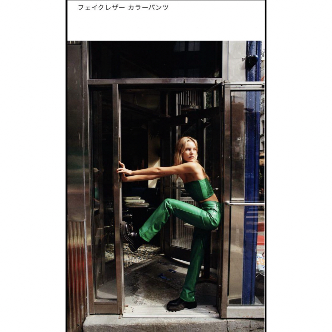 ZARA(ザラ)のZARA ザラ　ストレート　フェイクレザー　パンツ　裏起毛　グリーン　緑　XS レディースのパンツ(カジュアルパンツ)の商品写真