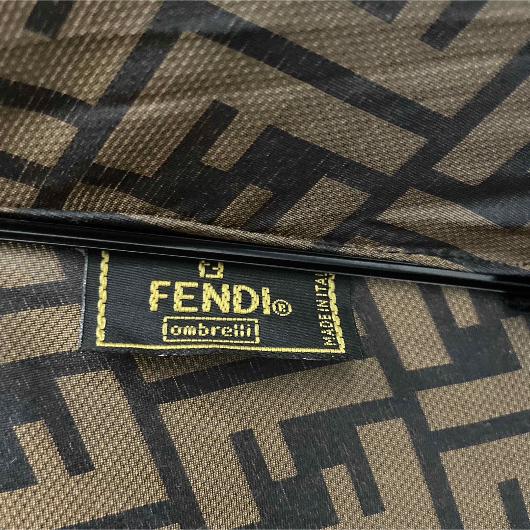 FENDI(フェンディ)の5/2迄LOVE様専用です。FENDI ズッカ柄長傘、雨傘　ユニセックス　美品 レディースのファッション小物(傘)の商品写真