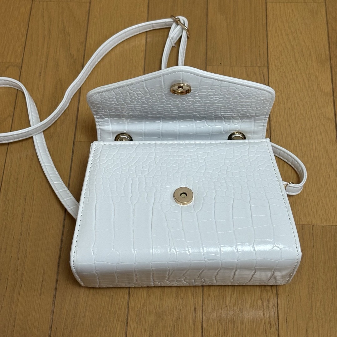 クロコダイル風柄 ハンドバッグ 白 レディースのバッグ(ハンドバッグ)の商品写真