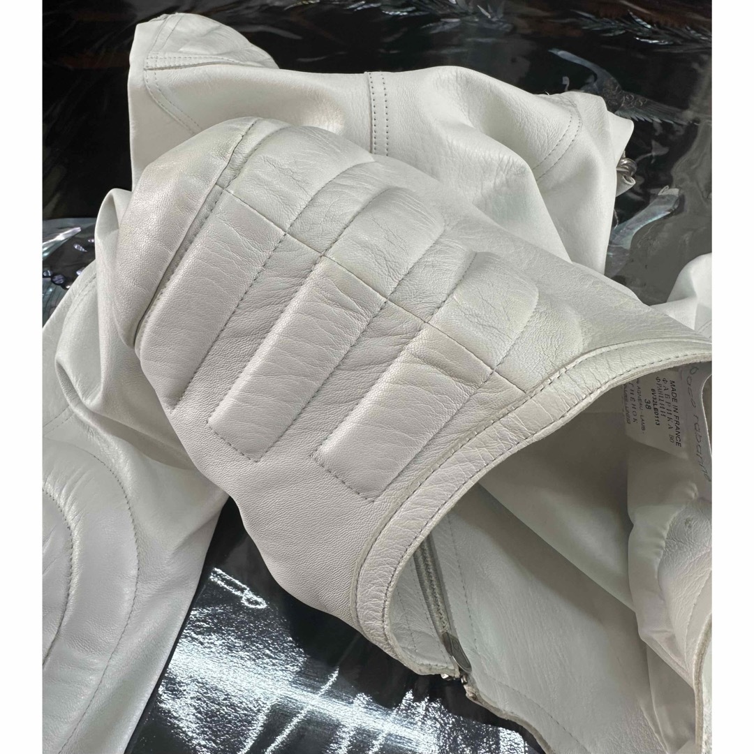 革ジャン38  🇫🇷製　純白🐏革 レディースのジャケット/アウター(ライダースジャケット)の商品写真