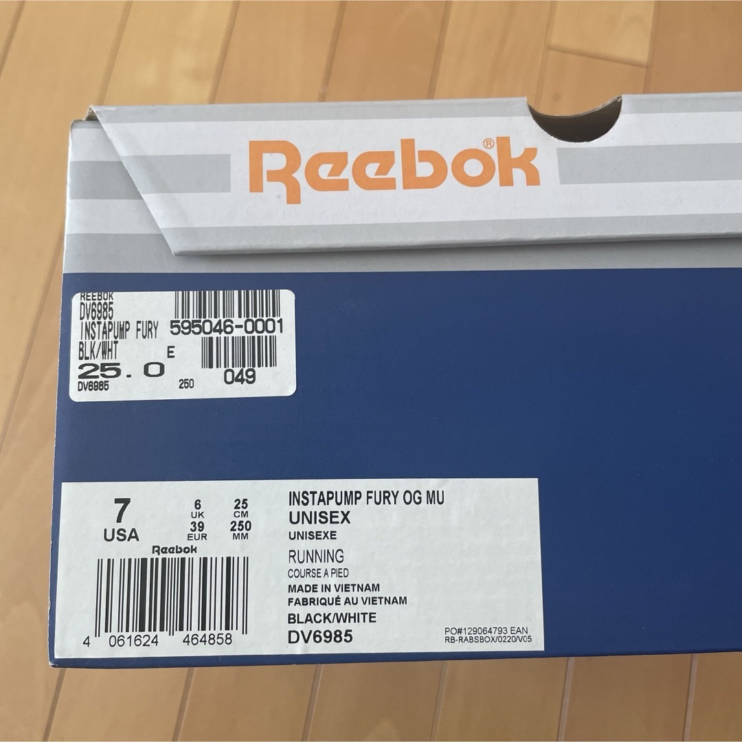 Reebok(リーボック)のリーボック REEBOK INSTA PUMP FURY ブラック 25.0cm レディースの靴/シューズ(スニーカー)の商品写真