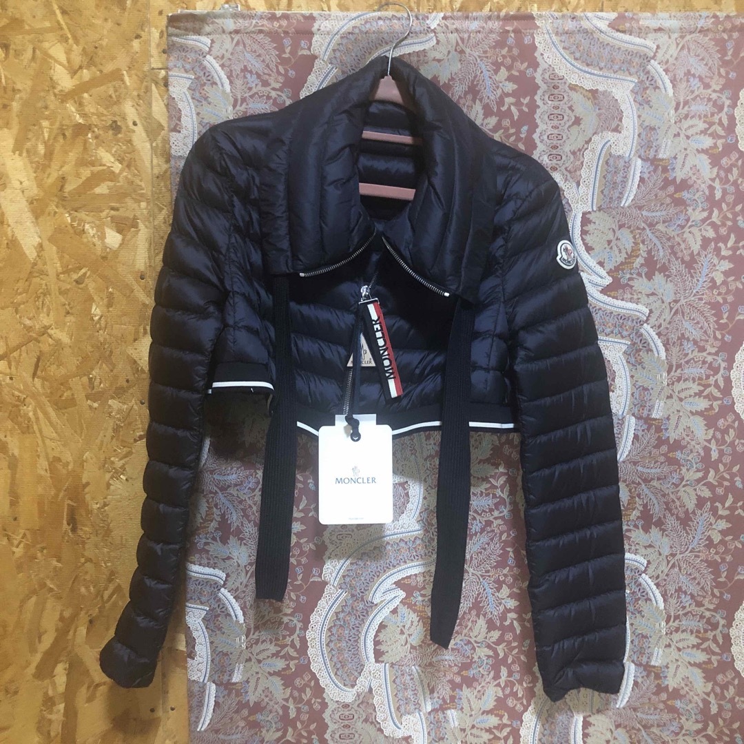 MONCLER(モンクレール)のモンクレール　ライトダウンジャケット　ブルー　サイズ1 新品タグ付き レディースのジャケット/アウター(ダウンジャケット)の商品写真